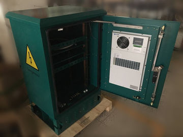 Tủ điện thoại ngoài trời 18U Tiêu chuẩn 19 ”Đường sắt / Cực bao vây và sàn được gắn với máy điều hòa không khí