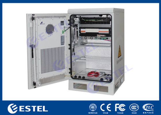 Tủ gắn tường ngoài trời bằng thép Vỏ ngoài gắn cực Trang bị Loại pin với Bộ trao đổi nhiệt Làm mát