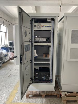 19 inch 18U tiêu chuẩn ngoài trời Telecom Cabinet với hệ thống làm mát Một cửa trước thép không gỉ
