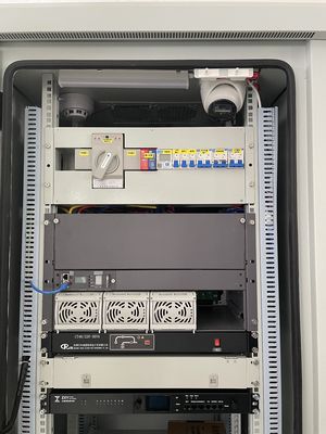 IP55 Tủ pin ngoài trời với hệ thống điện tích hợp 9KW 48VDC Chỉnh cho viễn thông