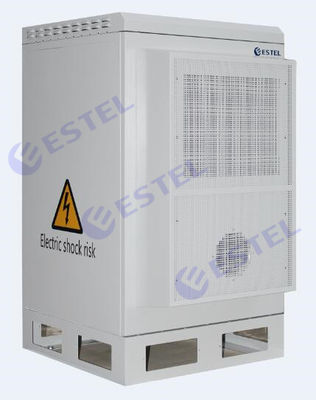 Tủ gắn tường ngoài trời bằng thép Vỏ ngoài gắn cực Trang bị Loại pin với Bộ trao đổi nhiệt Làm mát